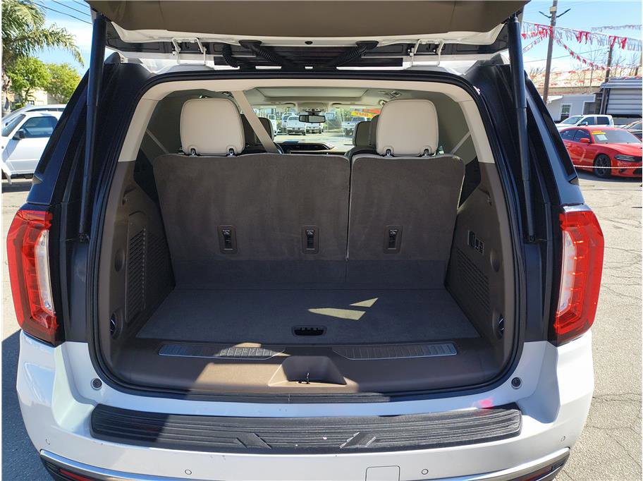 Used 2021 GMC Yukon Denali w/ LPO, Illumination Package image 12