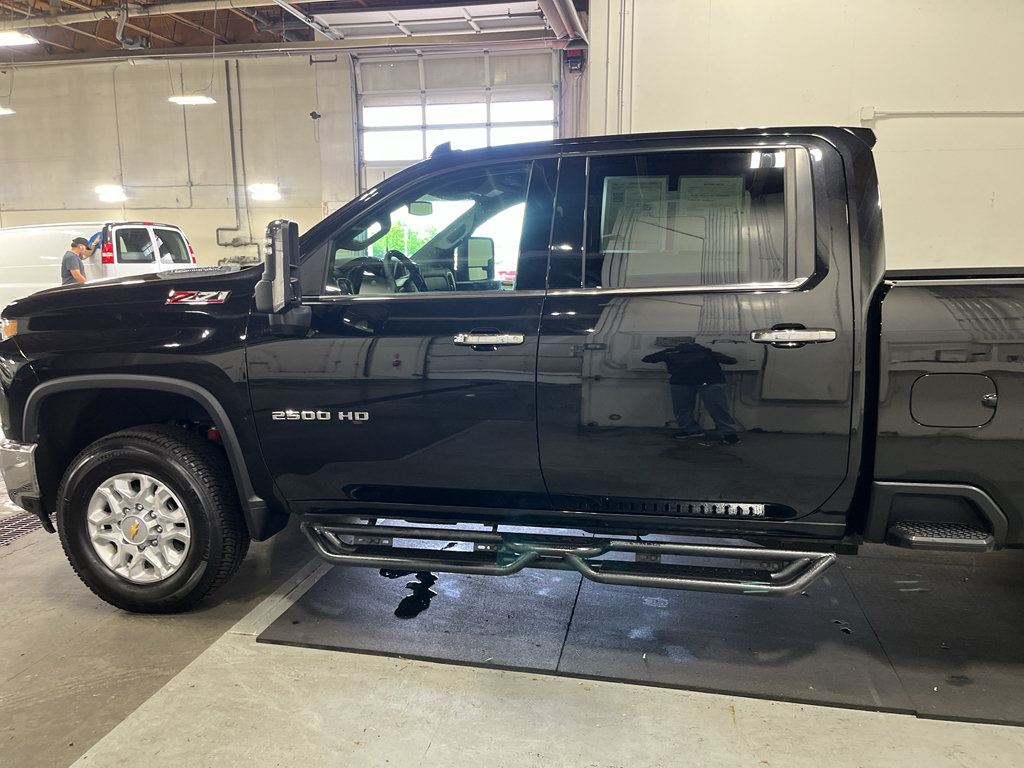 Certified 2022 Chevrolet Silverado 2500 LTZ w/ LTZ Convenience Package AWD/4WD image 11