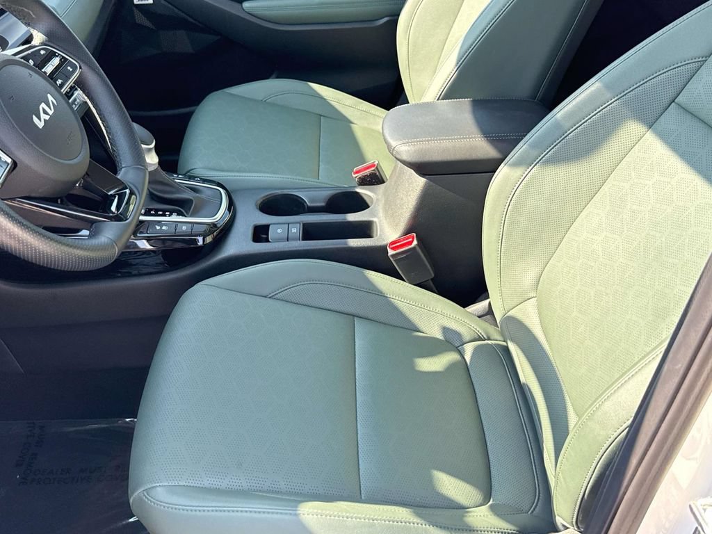 Used 2024 Kia Seltos SX w/ SX Sunroof Package AWD/4WD image 25