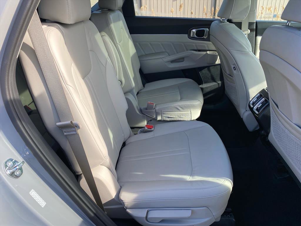 Certified 2023 Kia Sorento SX AWD/4WD image 28