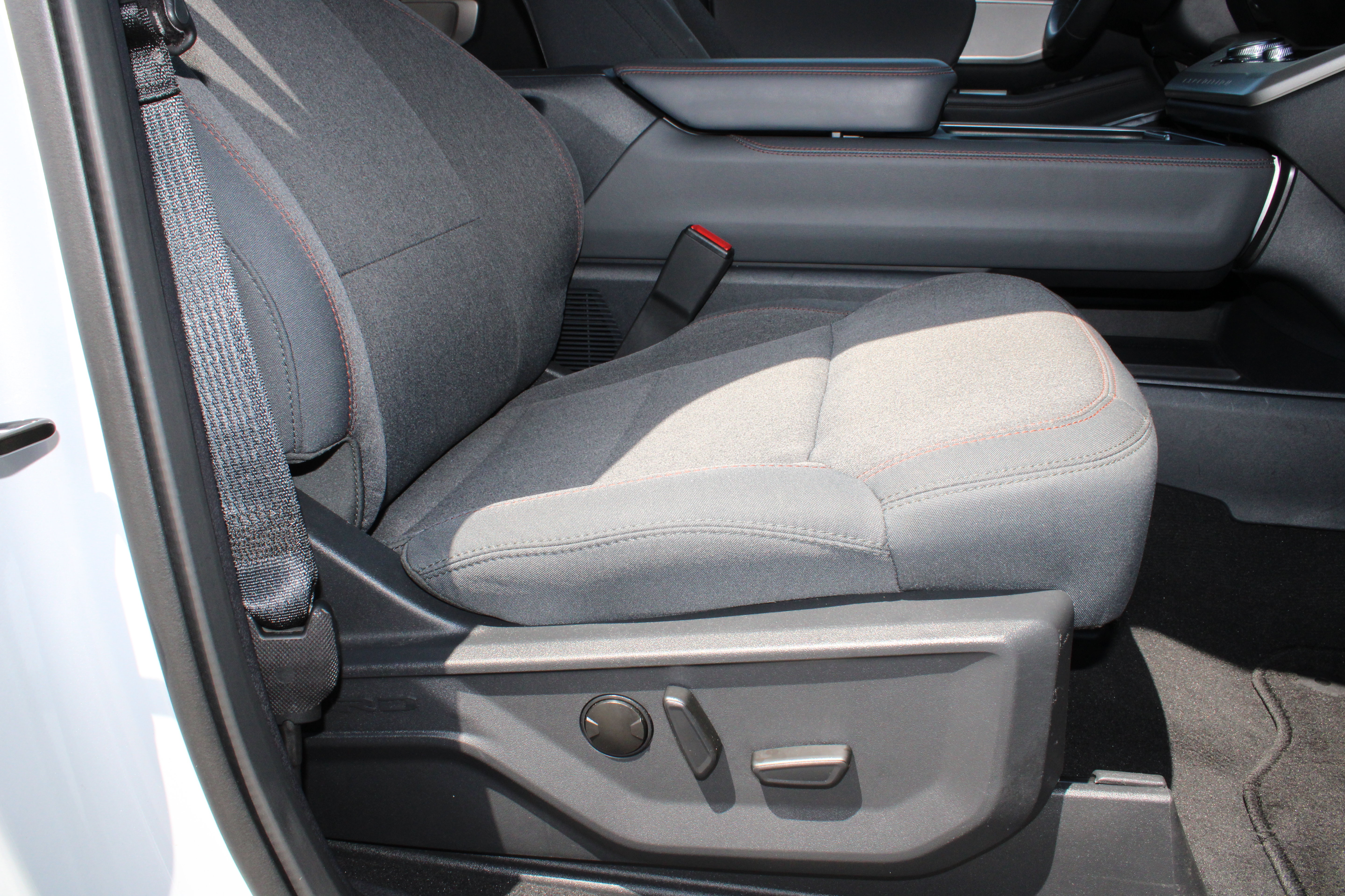 Used 2025 Ford Expedition Active RWD image 19