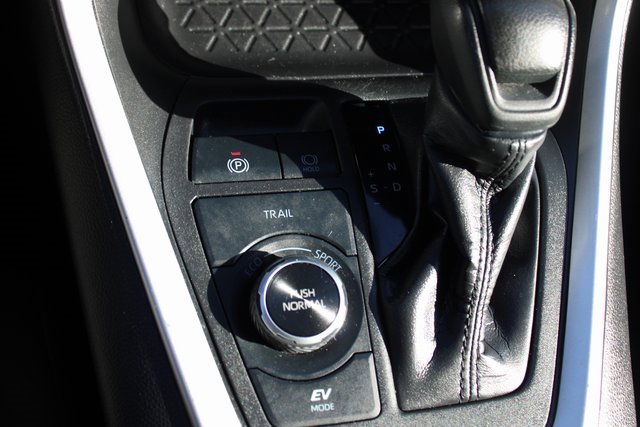 Used 2022 Toyota RAV4 LE image 12