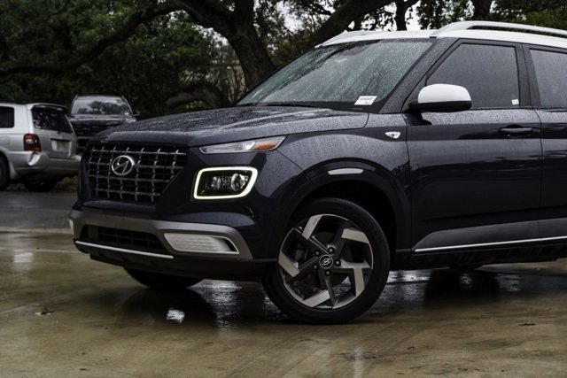 Certified 2020 Hyundai Venue image 3