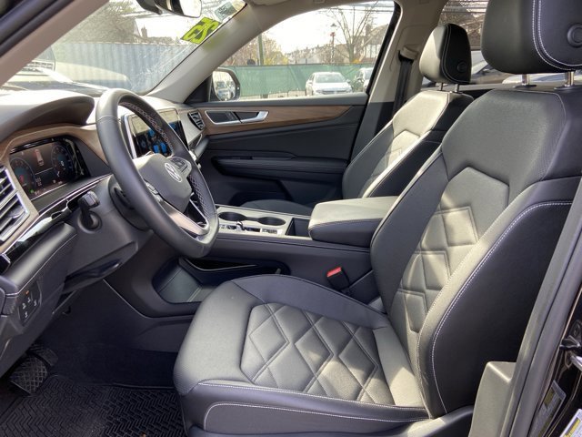 Used 2025 Volkswagen Atlas SE image 23