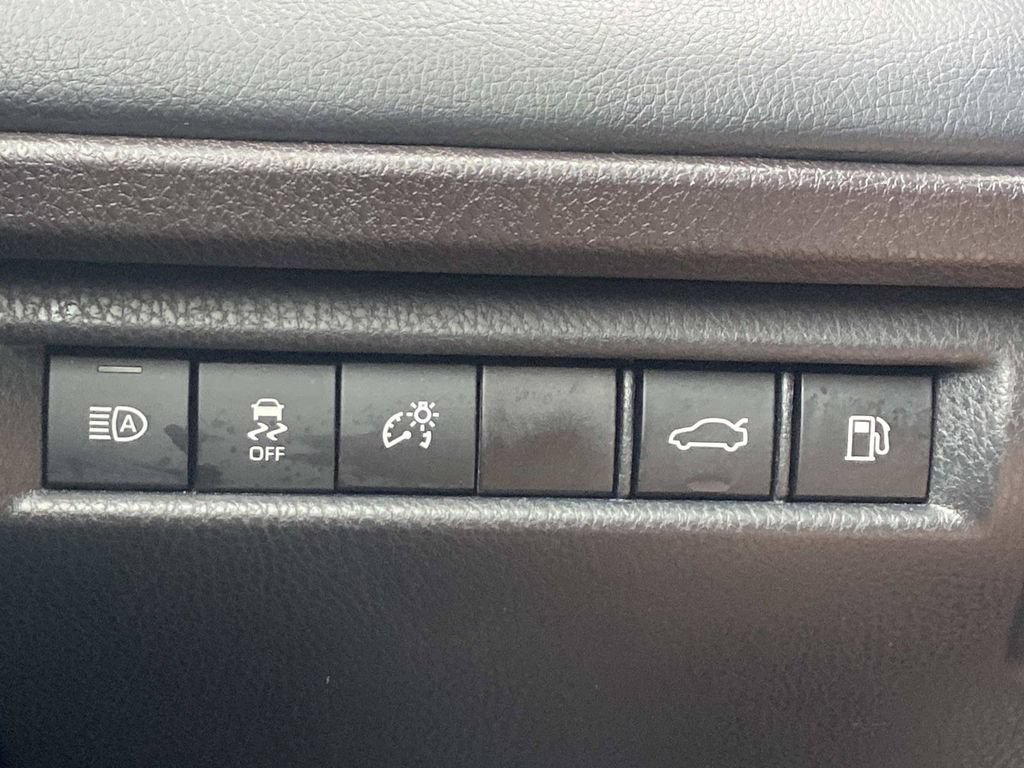 Used 2025 Toyota Camry XSE FWD image 28