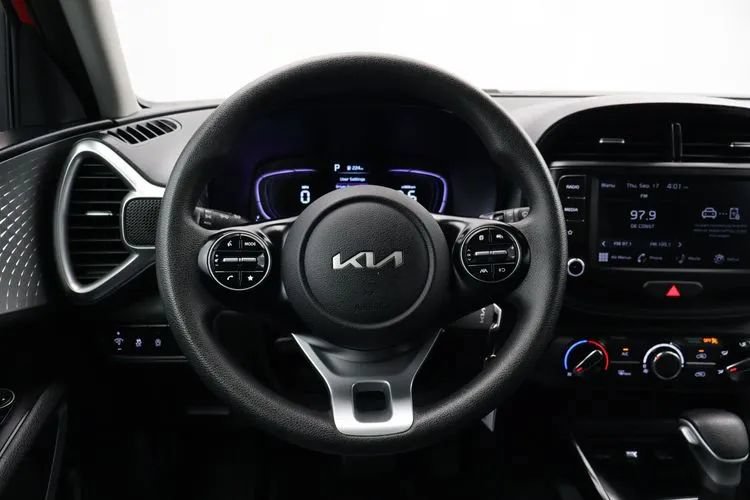 Used 2024 Kia Soul LX w/ LX Technology Package FWD image 17