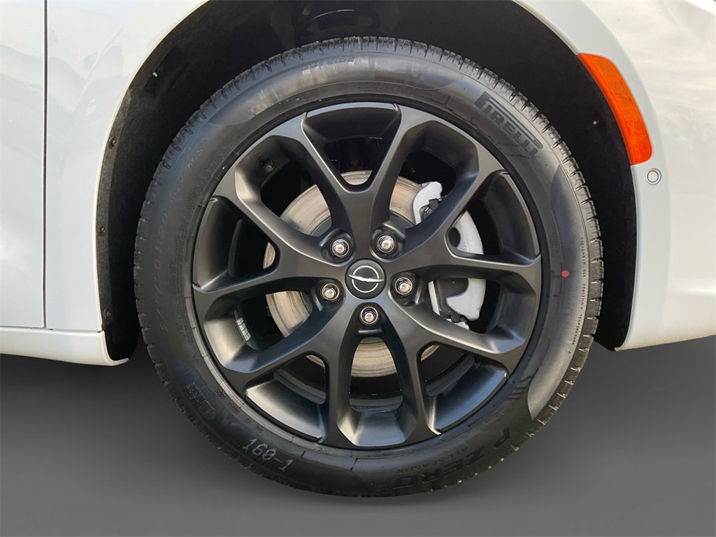 New 2026 Chrysler Pacifica Select w/ S Appearance Package image 16