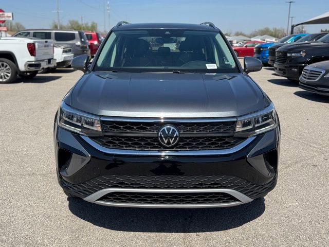 Used 2024 Volkswagen Taos SE AWD/4WD image 2