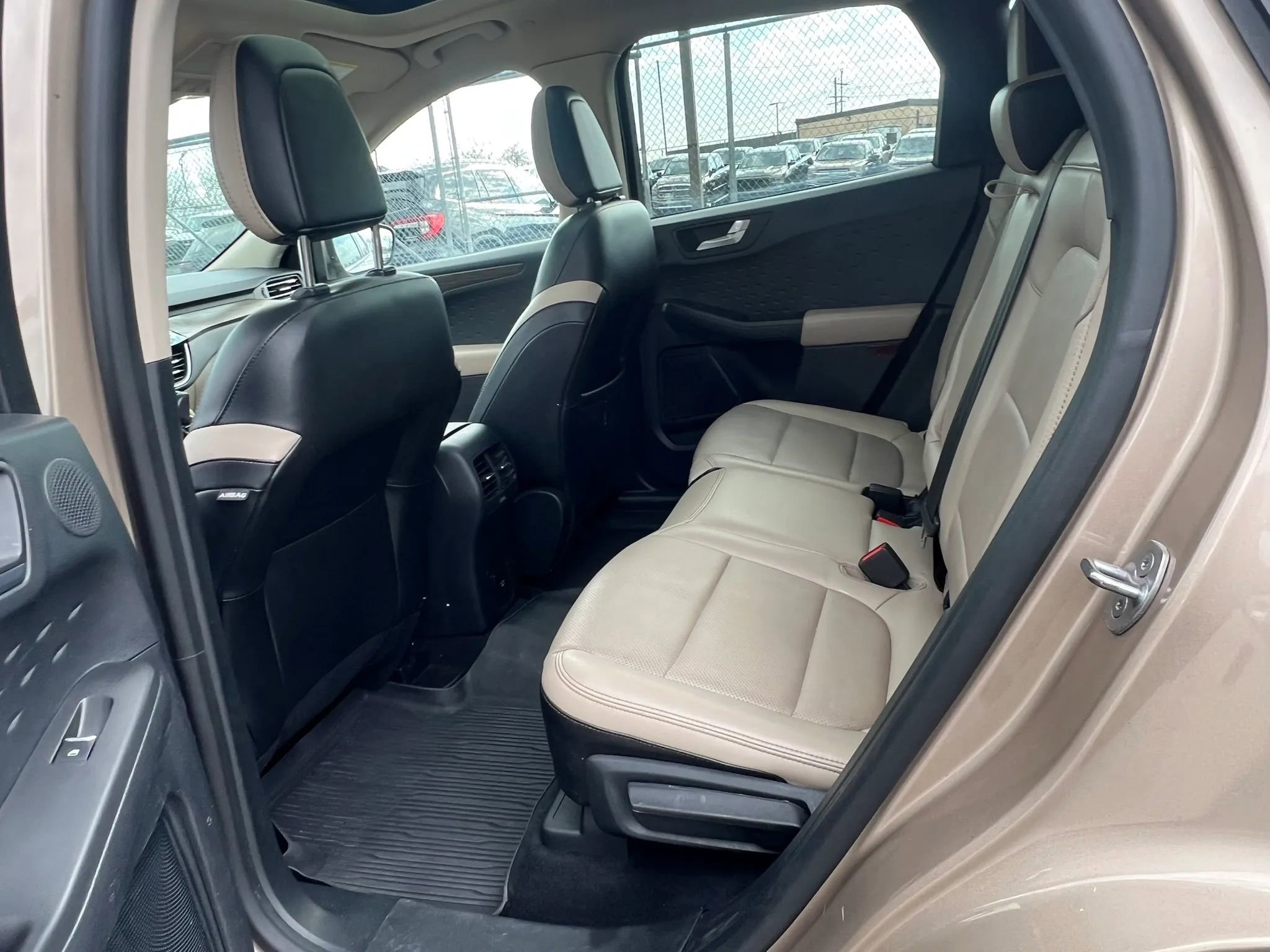 Used 2020 Ford Escape Titanium w/ Titanium Premium Package 2.0 image 28