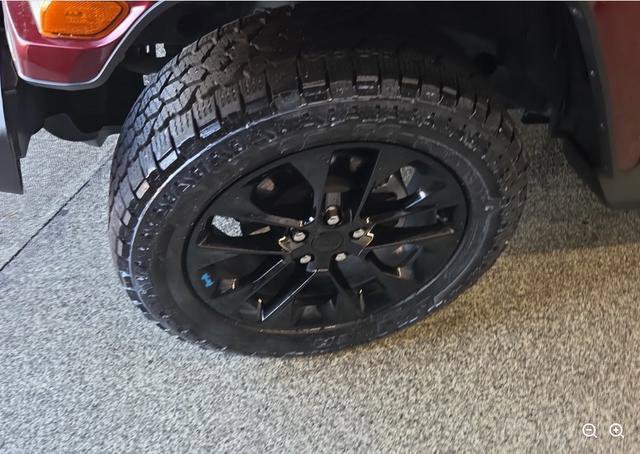 Used 2022 Jeep Wrangler Unlimited Sahara 4xe image 3