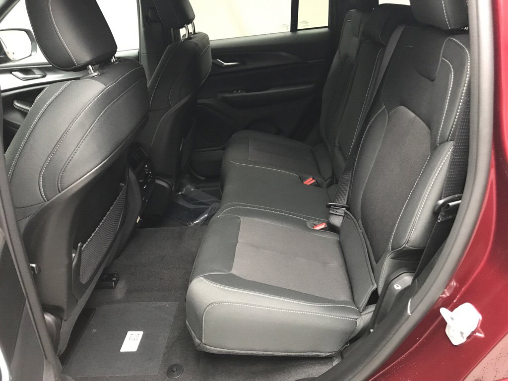 New 2026 Jeep Grand Cherokee Laredo image 14