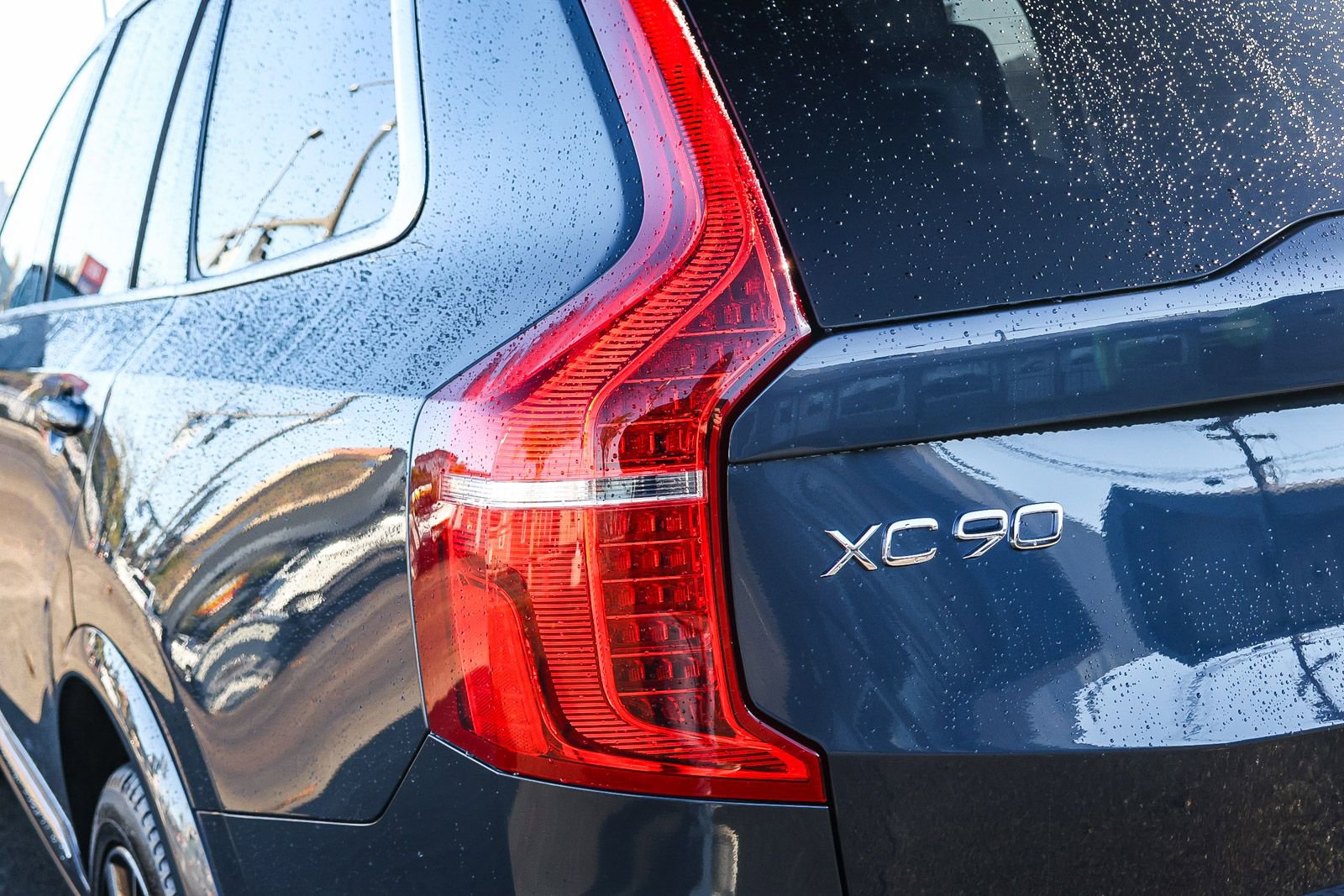 Used 2025 Volvo XC90 B5 Plus w/ Protection Package Premier image 11