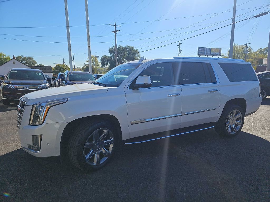 Used 2017 Cadillac Escalade ESV Luxury image 1