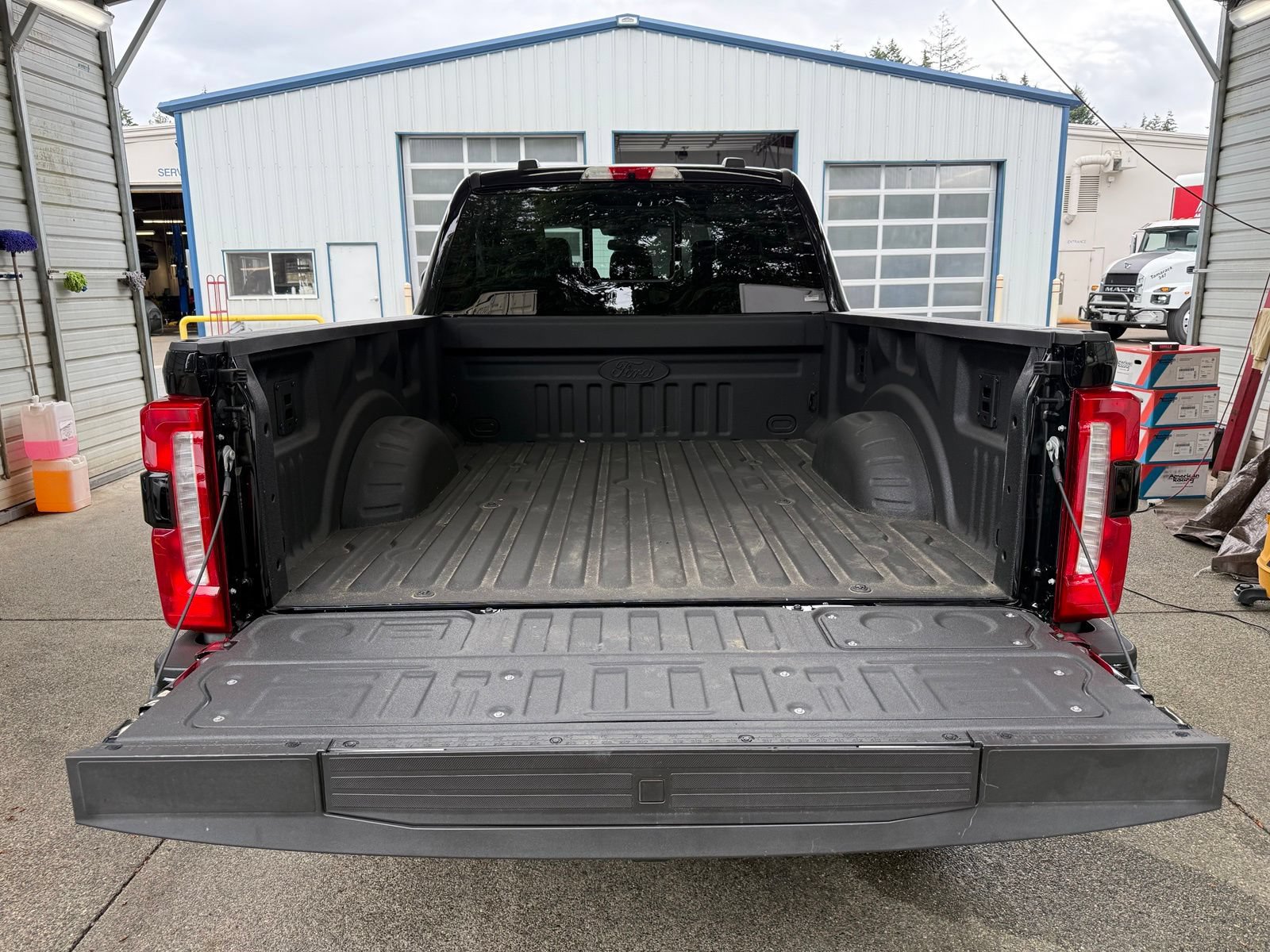 Used 2026 Ford F350 Lariat w/ Black Appearance Package AWD/4WD image 7