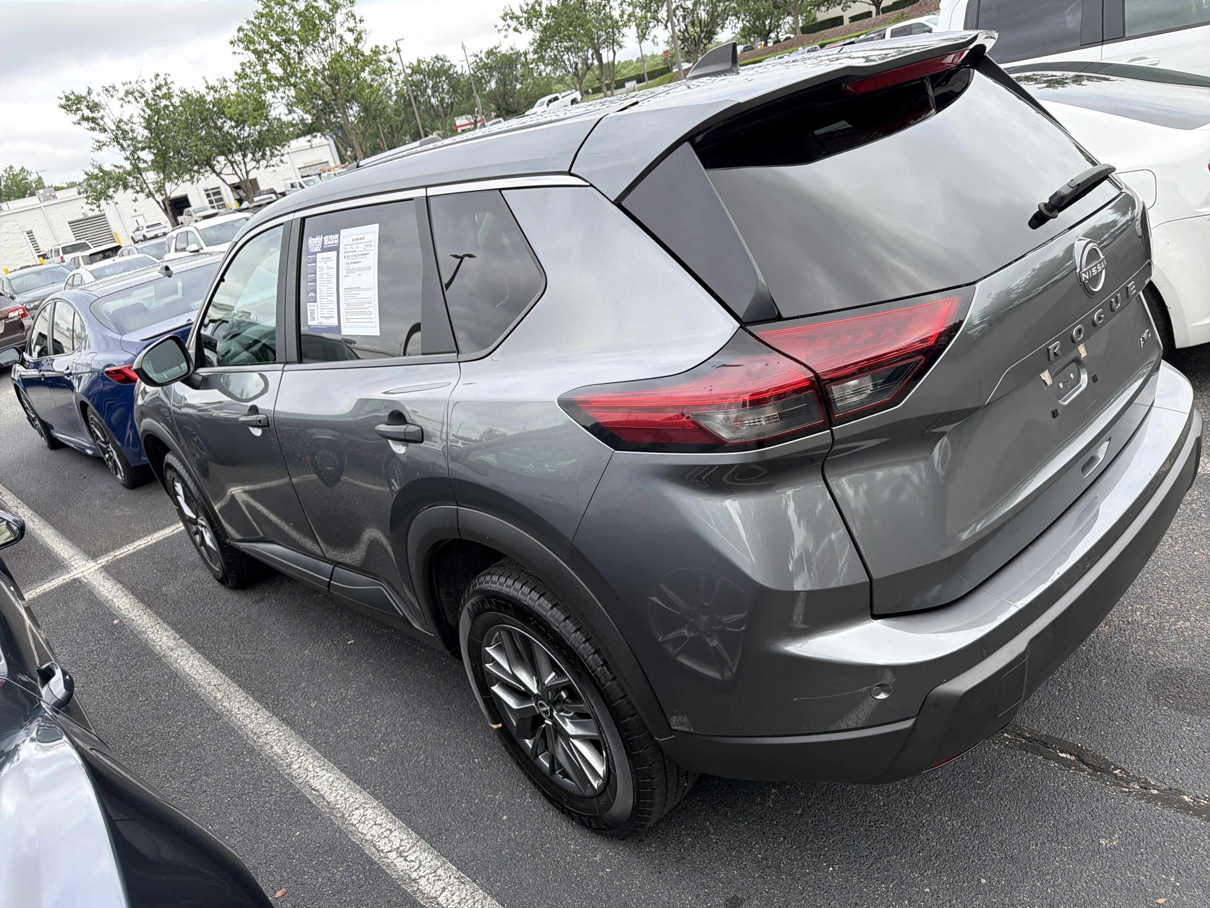 Used 2024 Nissan Rogue S AWD/4WD image 8