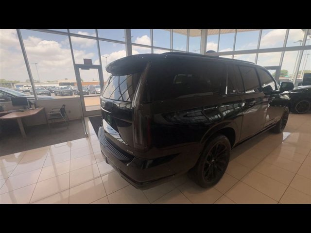 Used 2025 Cadillac Escalade ESV Sport w/ Touring Package AWD/4WD image 8