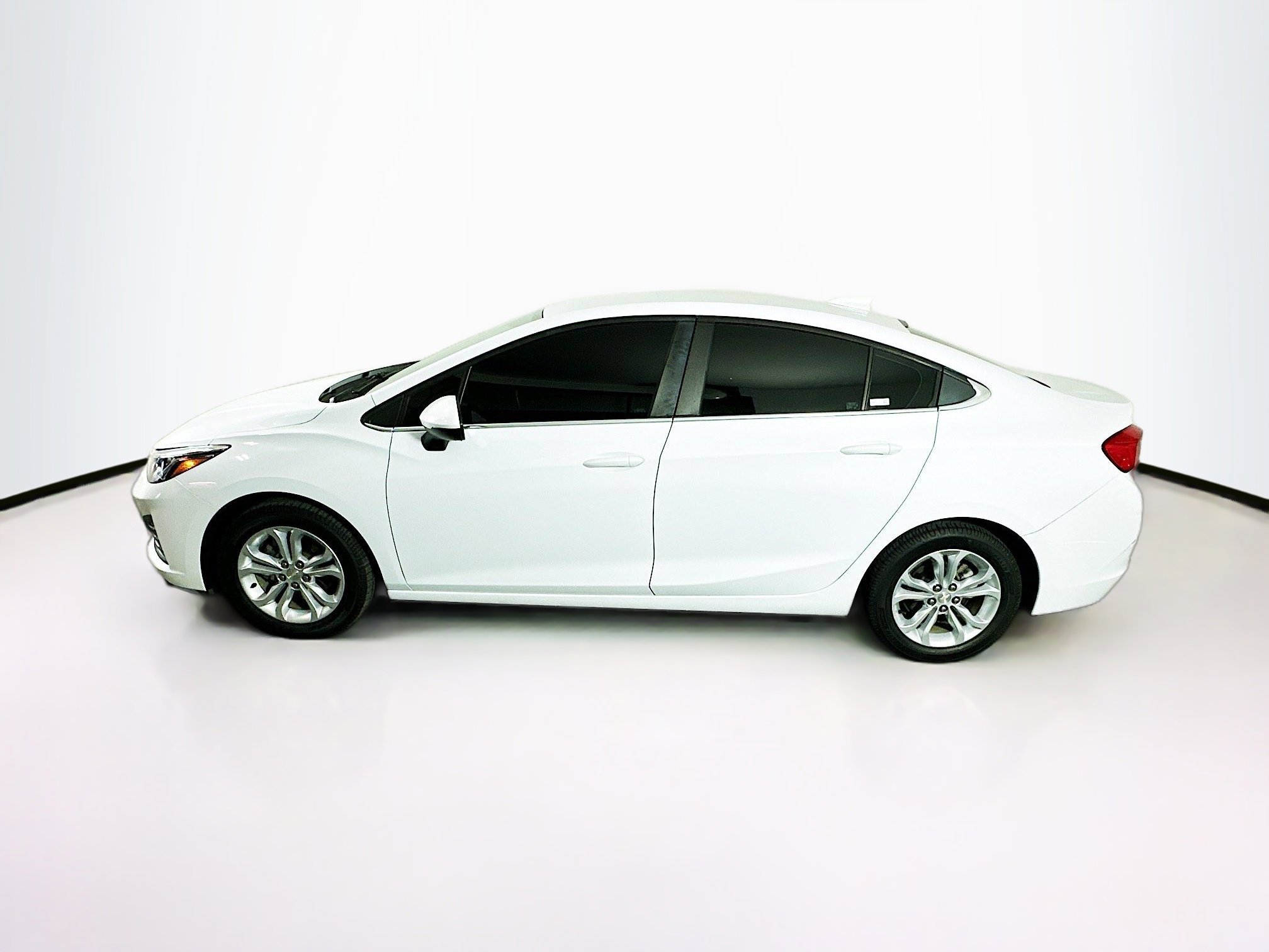 Used 2019 Chevrolet Cruze LT image 4