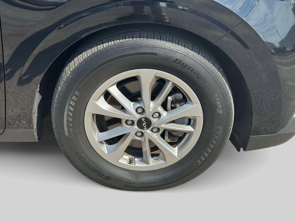 Used 2024 Kia Carnival LX FWD image 7