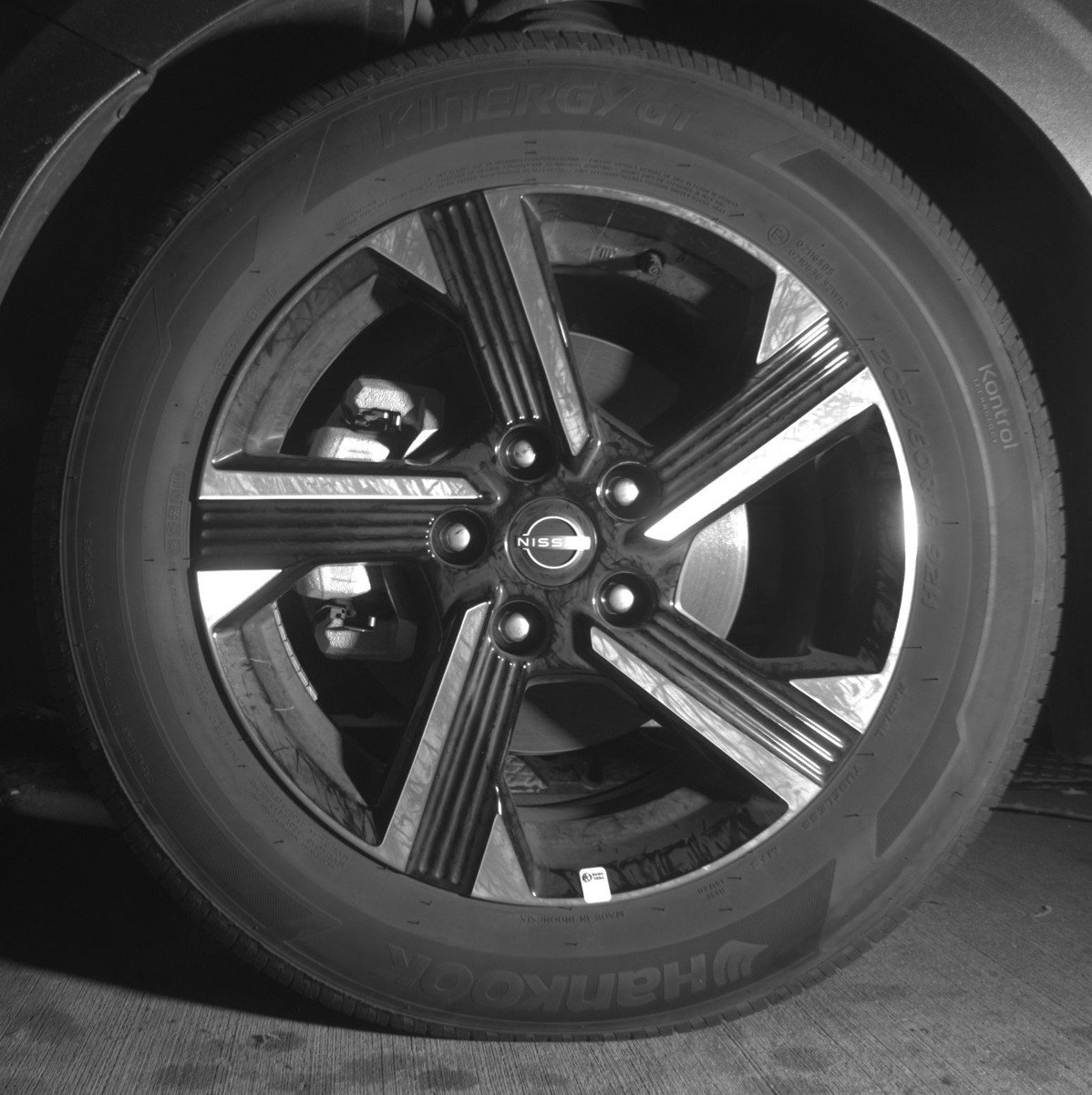 Used 2025 Nissan Sentra SV FWD image 12