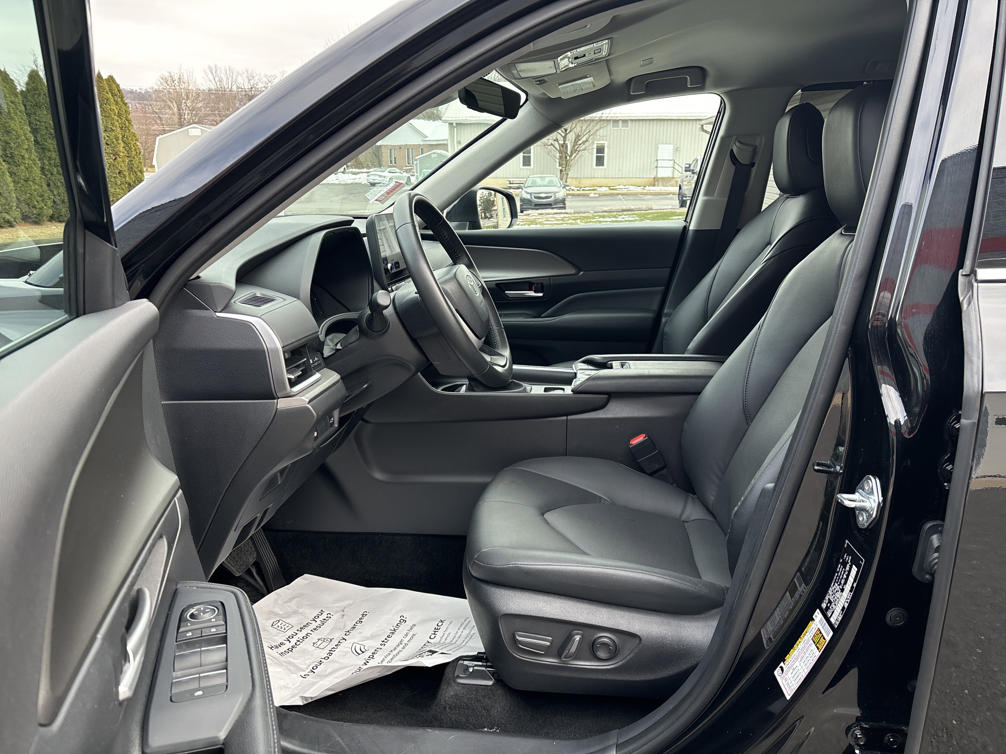 Used 2025 Toyota Grand Highlander AWD image 13