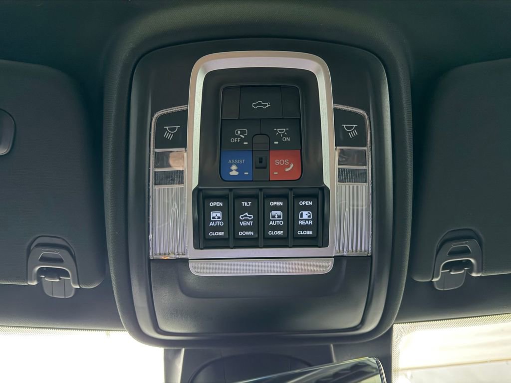 Used 2024 RAM 1500 Laramie AWD/4WD image 17