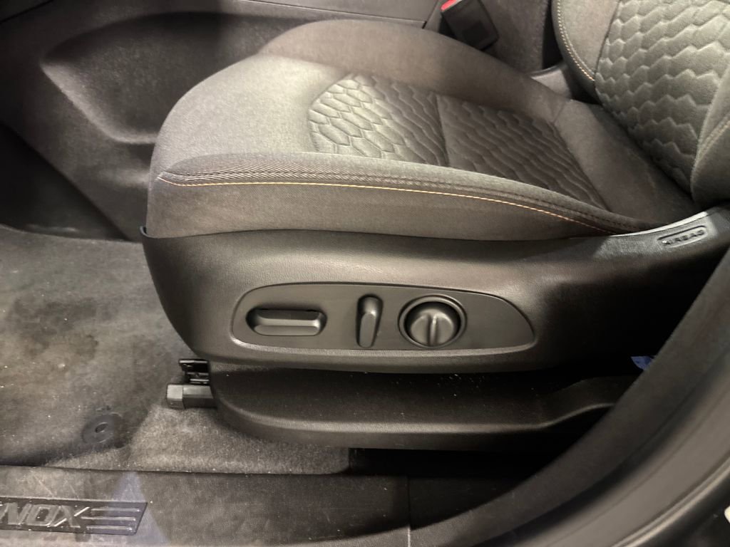 Used 2018 Chevrolet Equinox LT AWD/4WD image 25