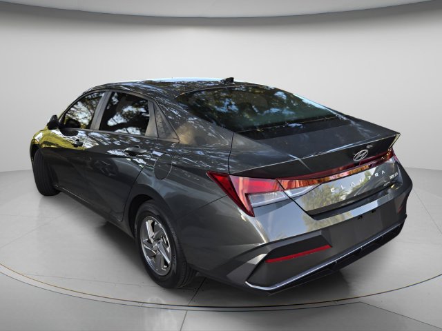 Used 2025 Hyundai Elantra SE FWD image 7