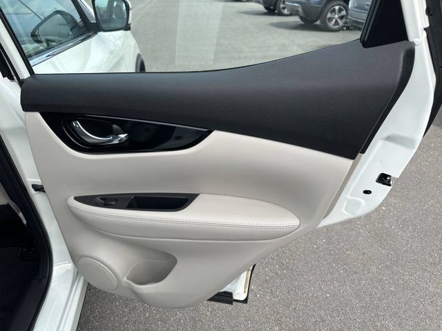 Used 2022 Nissan Rogue Sport SL AWD/4WD image 12