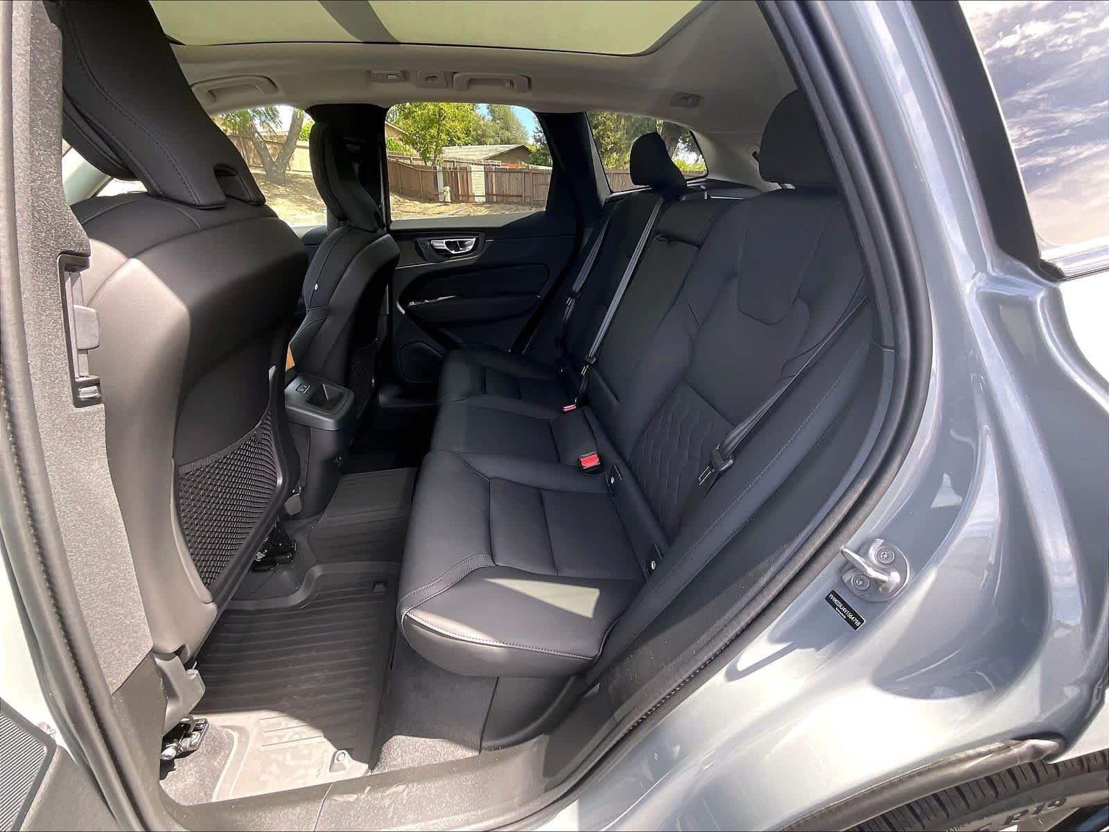 New 2027 Volvo XC60 B5 Core AWD/4WD image 12