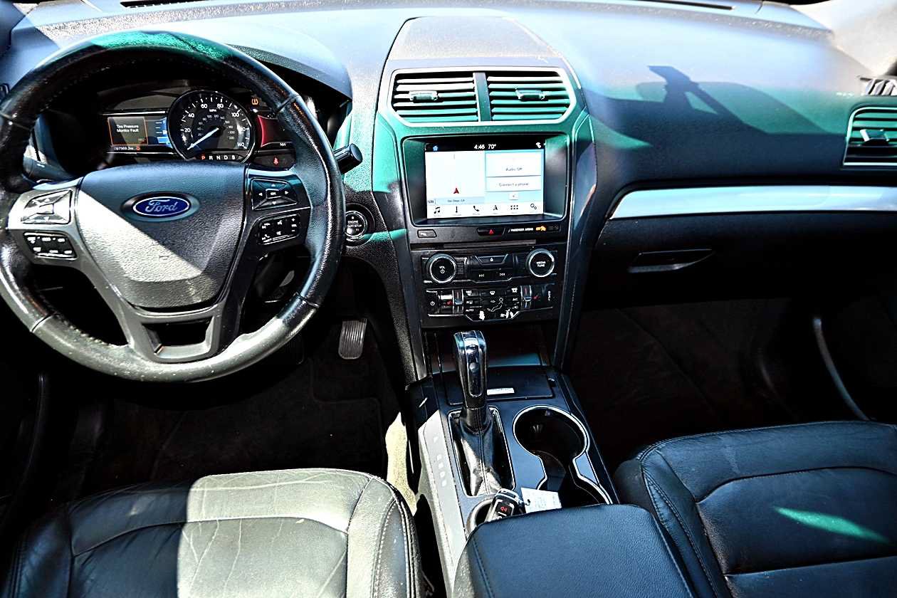 Used 2017 Ford Explorer XLT FWD image 16