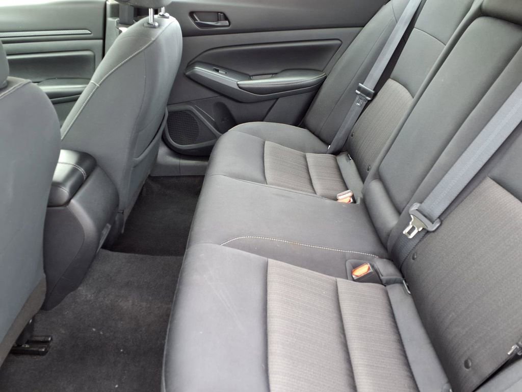 Used 2024 Nissan Altima 2.5 SV FWD image 12