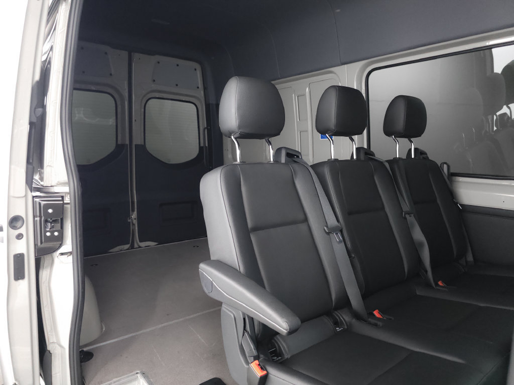 Used 2025 Mercedes-Benz Sprinter 2500 image 27