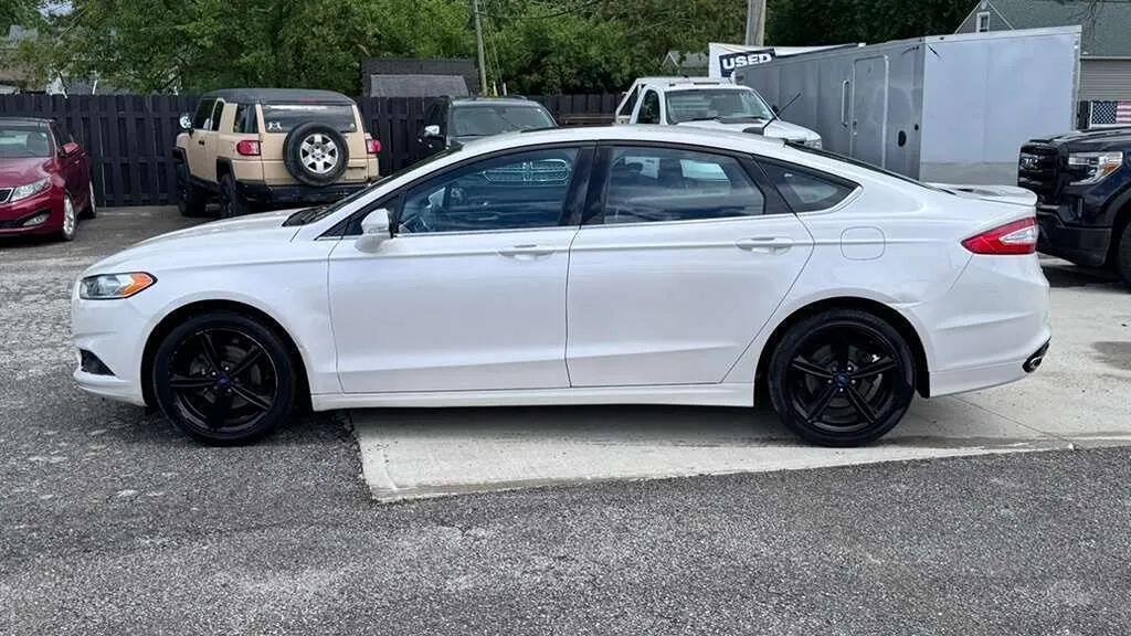 Used 2016 Ford Fusion SE FWD image 3