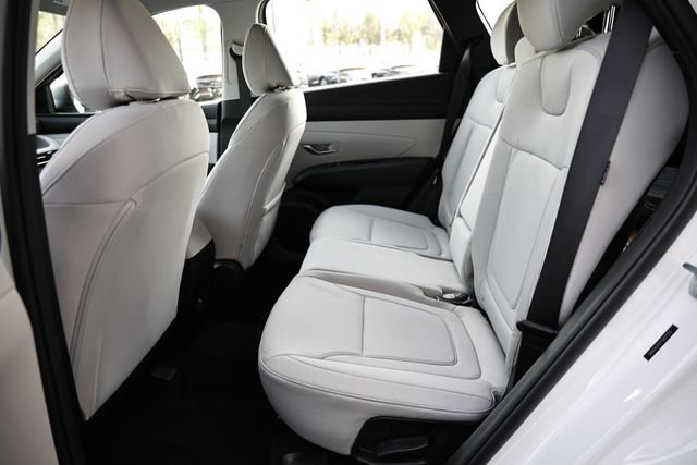Certified 2025 Hyundai Tucson SE FWD image 24