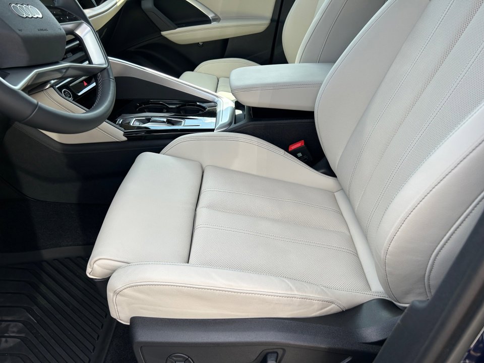 Certified 2025 Audi Q5 Premium Plus w/ Premium Plus image 9