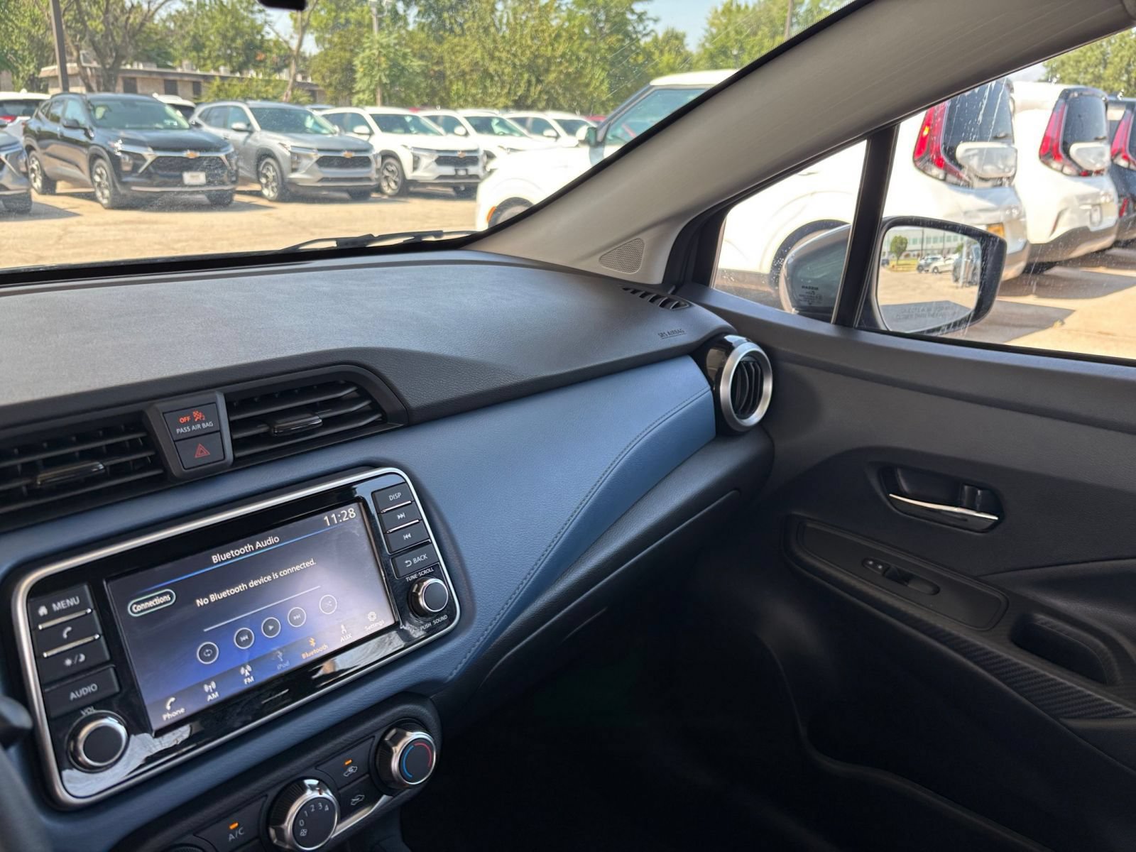 Used 2025 Nissan Versa SV FWD image 33