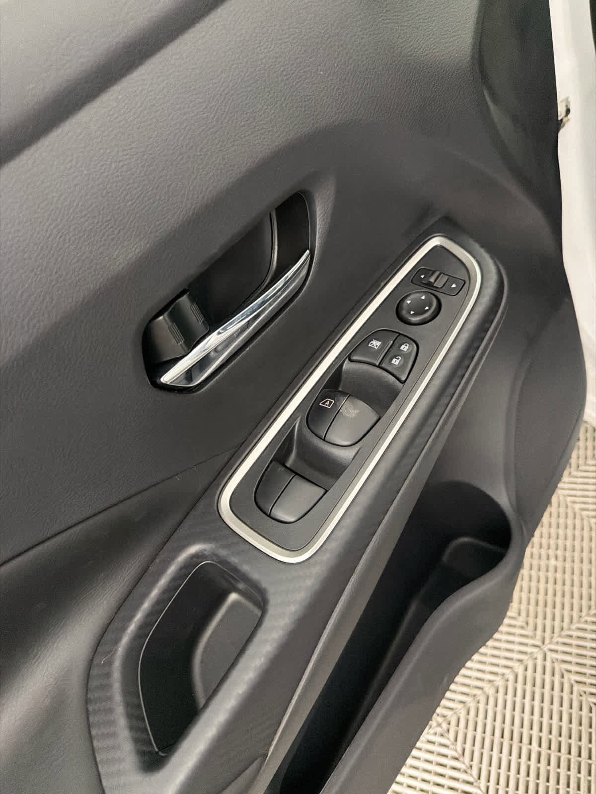 New 2025 Nissan Versa SR w/ Trunk Package image 23