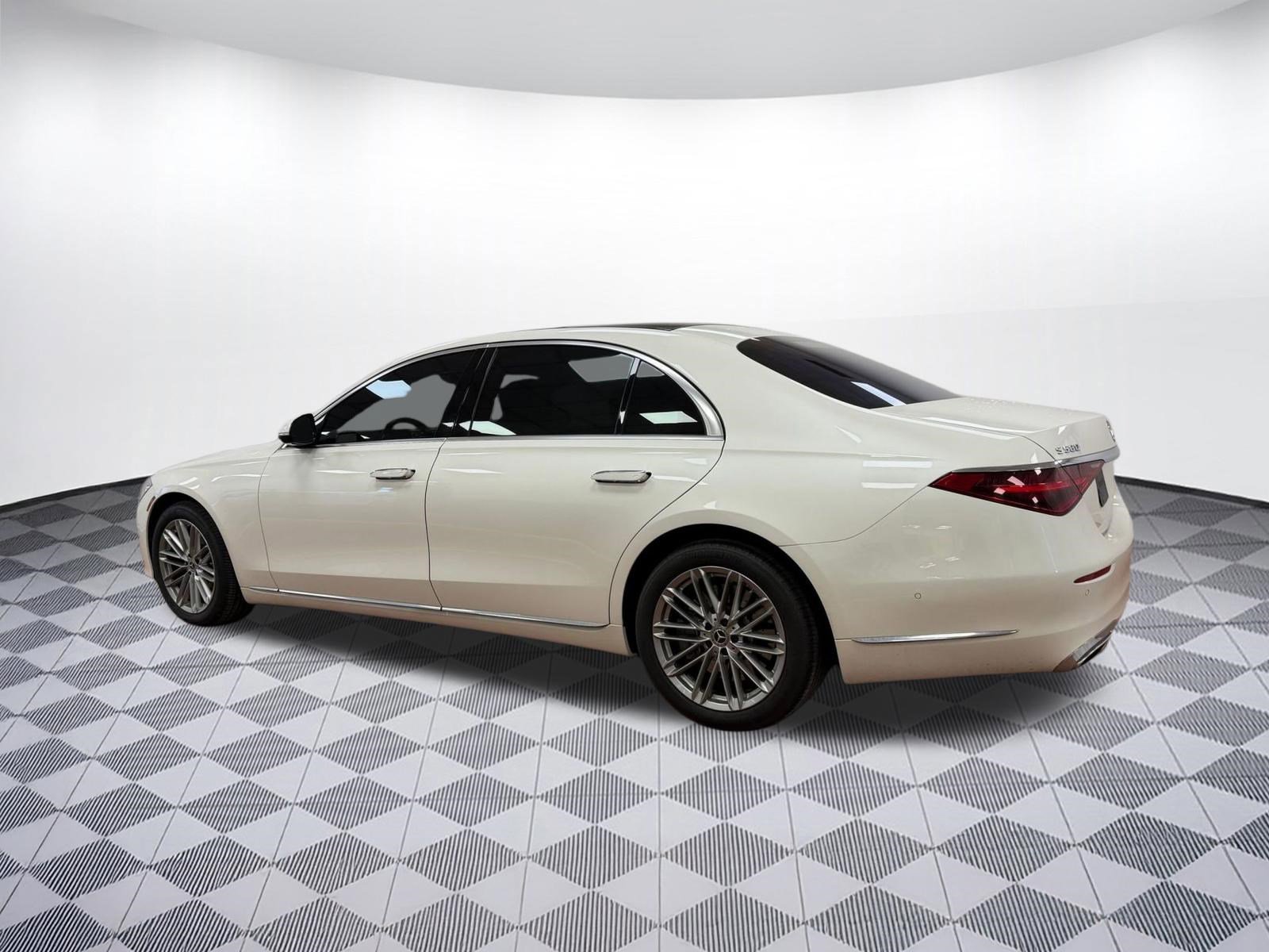 Used 2021 Mercedes-Benz S 580 4MATIC Sedan image 3