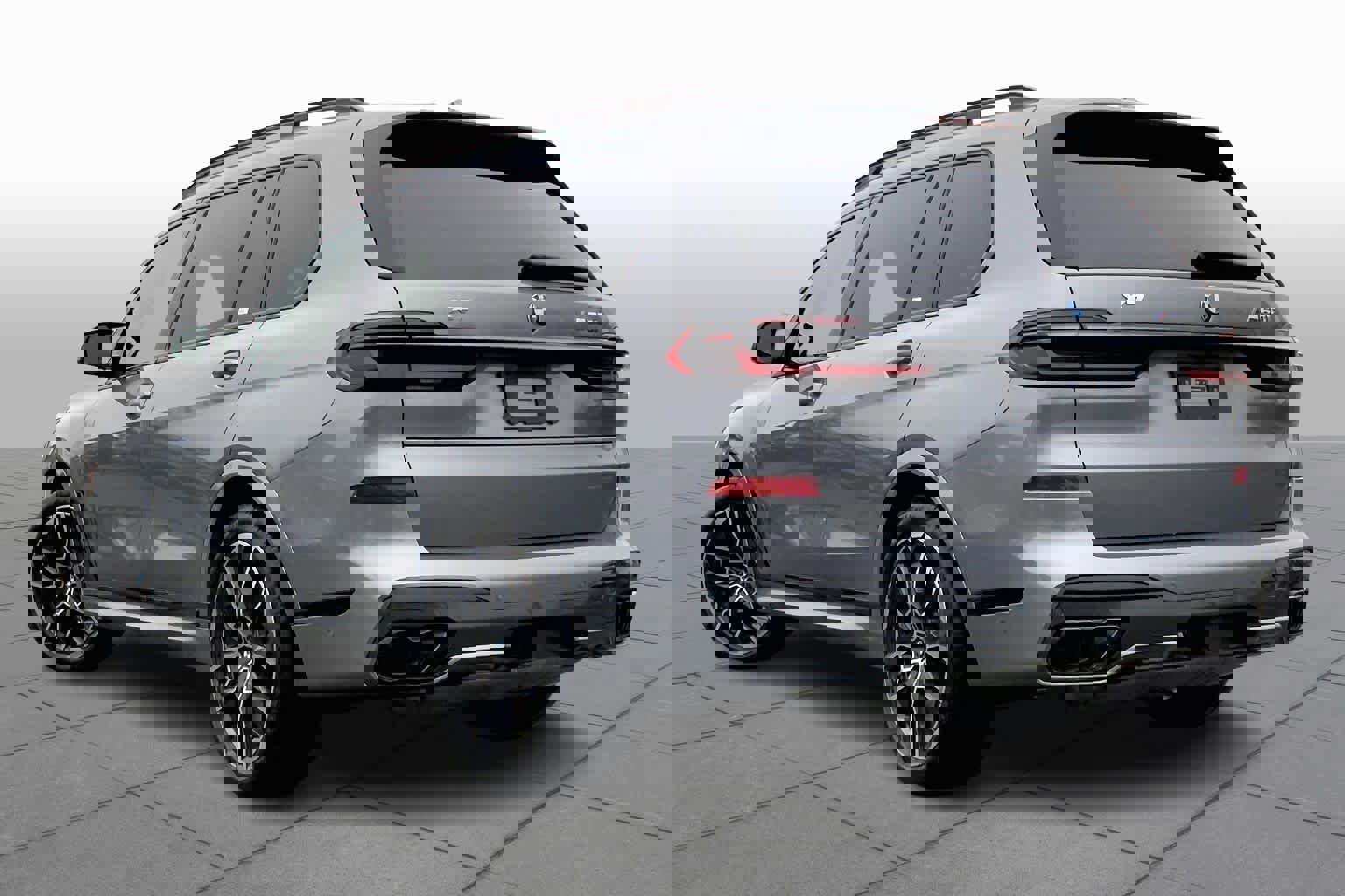 Certified 2025 BMW X7 M60i image 11