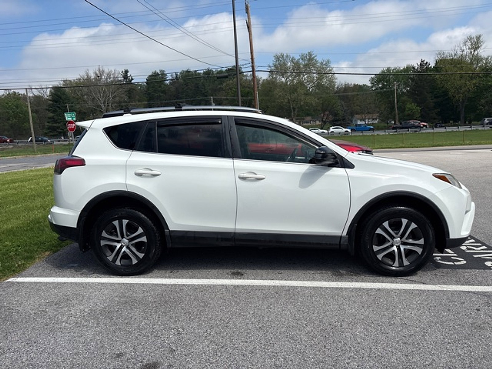 Used 2017 Toyota RAV4 LE w/ All Weather Liner Package AWD/4WD image 4