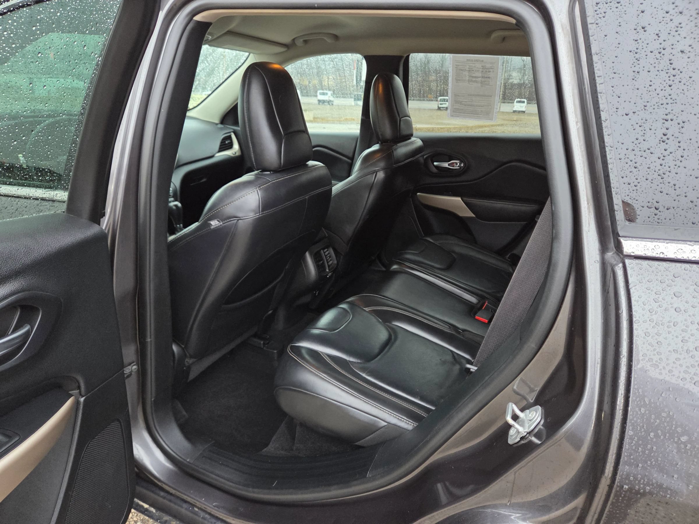 Used 2017 Jeep Cherokee Limited AWD/4WD image 14