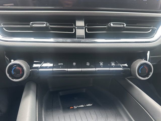 New 2025 Chevrolet Equinox EV RS w/ Convenience Package II FWD image 13