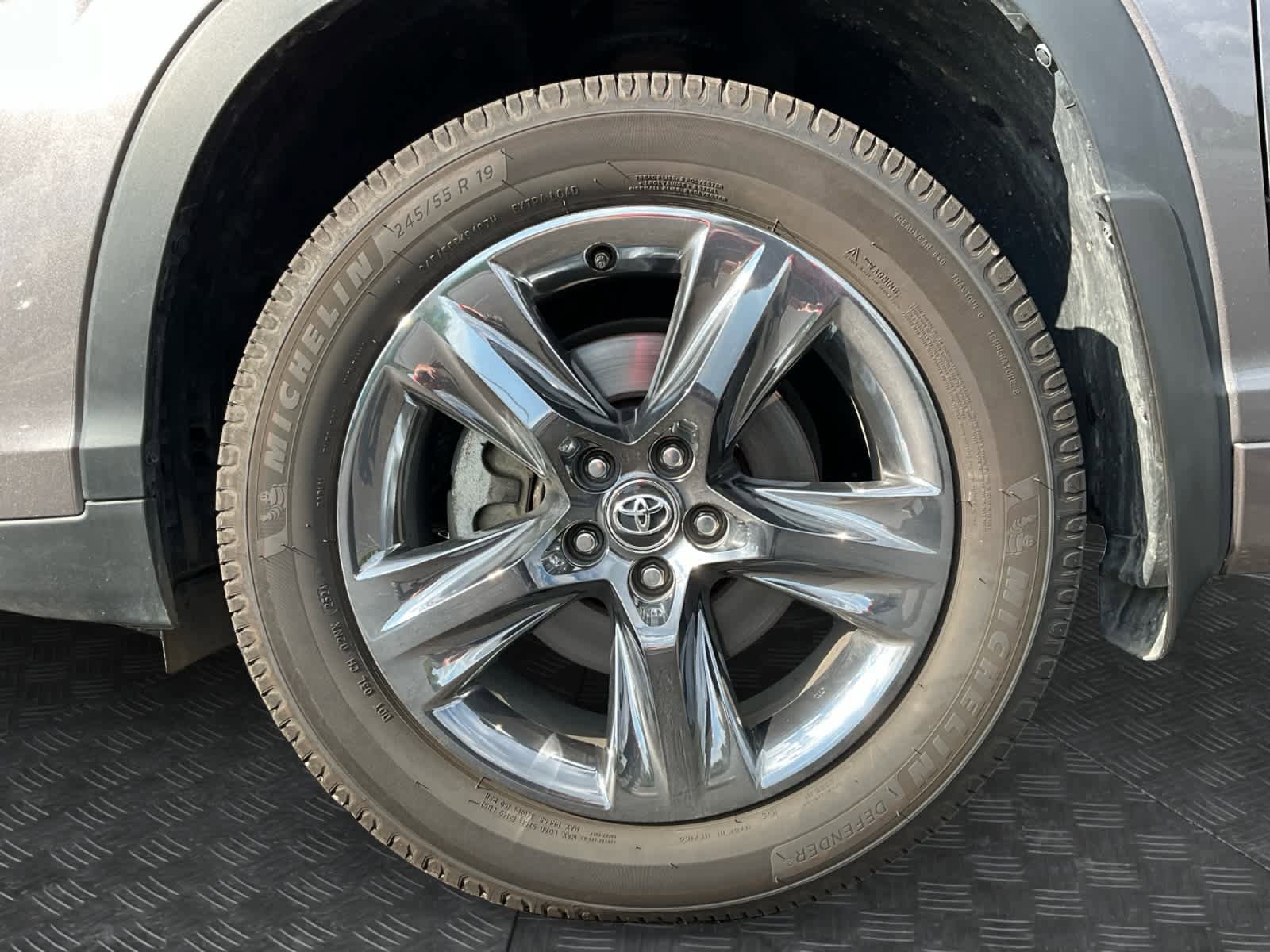 Used 2019 Toyota Highlander Limited Platinum AWD/4WD image 16