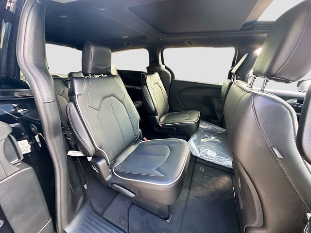 New 2026 Chrysler Pacifica Limited w/ S Appearance Package image 32