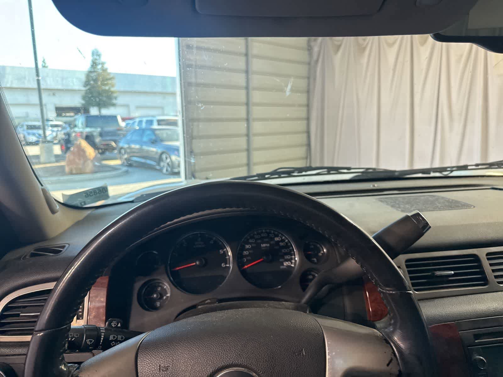 Used 2010 Chevrolet Tahoe LTZ RWD image 24
