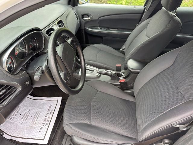 Used 2013 Chrysler 200 LX FWD image 7