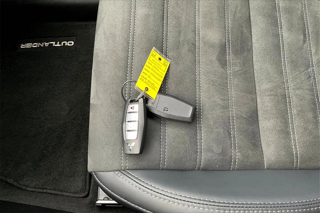 Used 2024 Mitsubishi Outlander SE Black Edition image 11