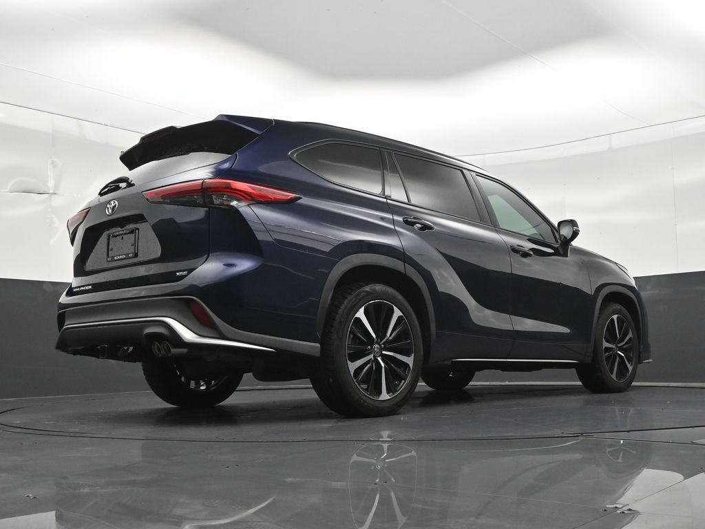 Used 2021 Toyota Highlander XSE FWD image 28