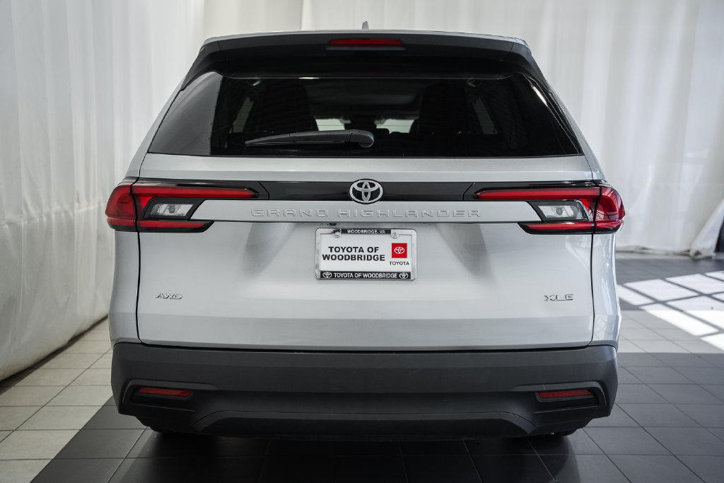 Used 2025 Toyota Grand Highlander AWD image 5
