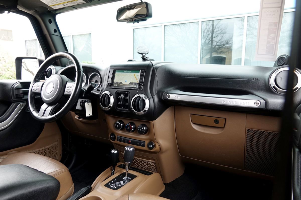 Used 2013 Jeep Wrangler Unlimited Rubicon w/ Connectivity Group image 7